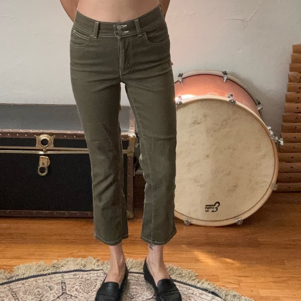 Levi’s green Khaki cropped pants size 26